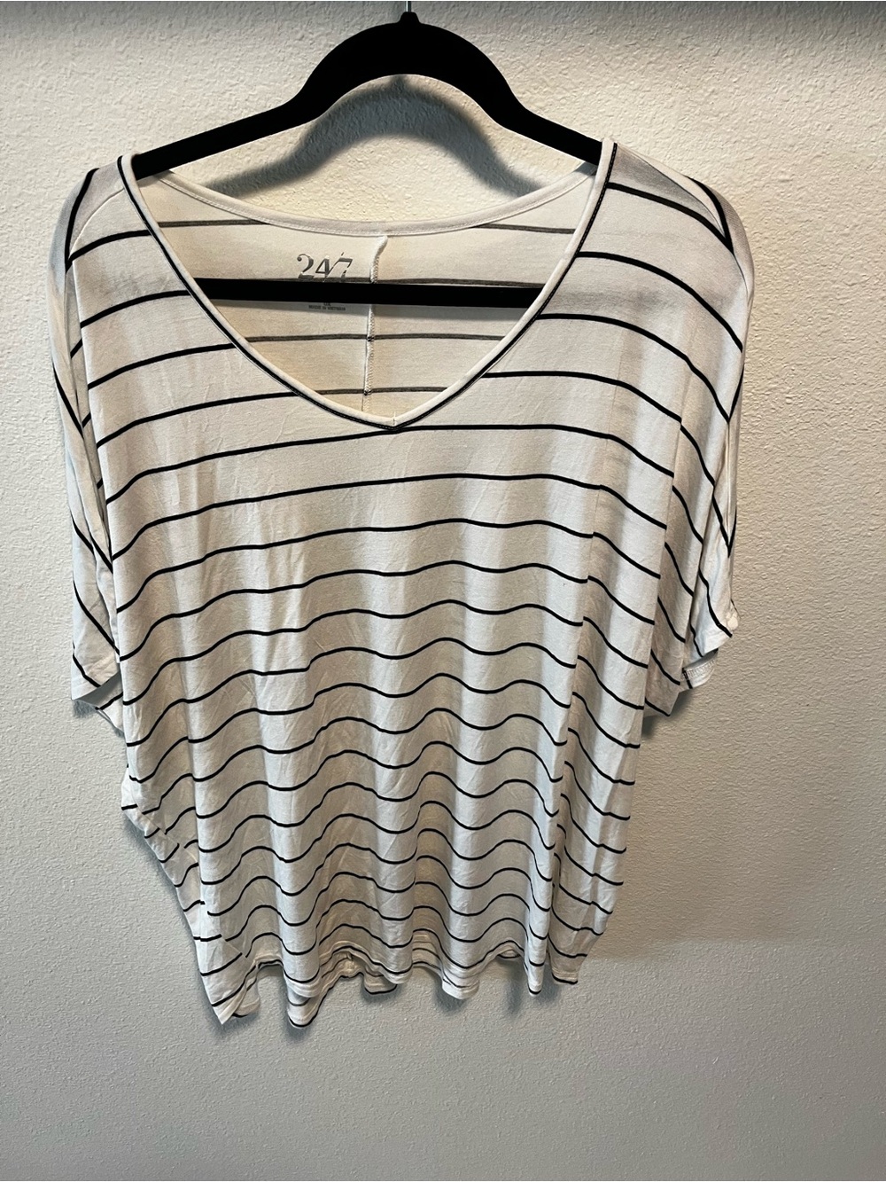 Maurices 24/7 White & Black Striped V-Neck Short Sleeve Top
